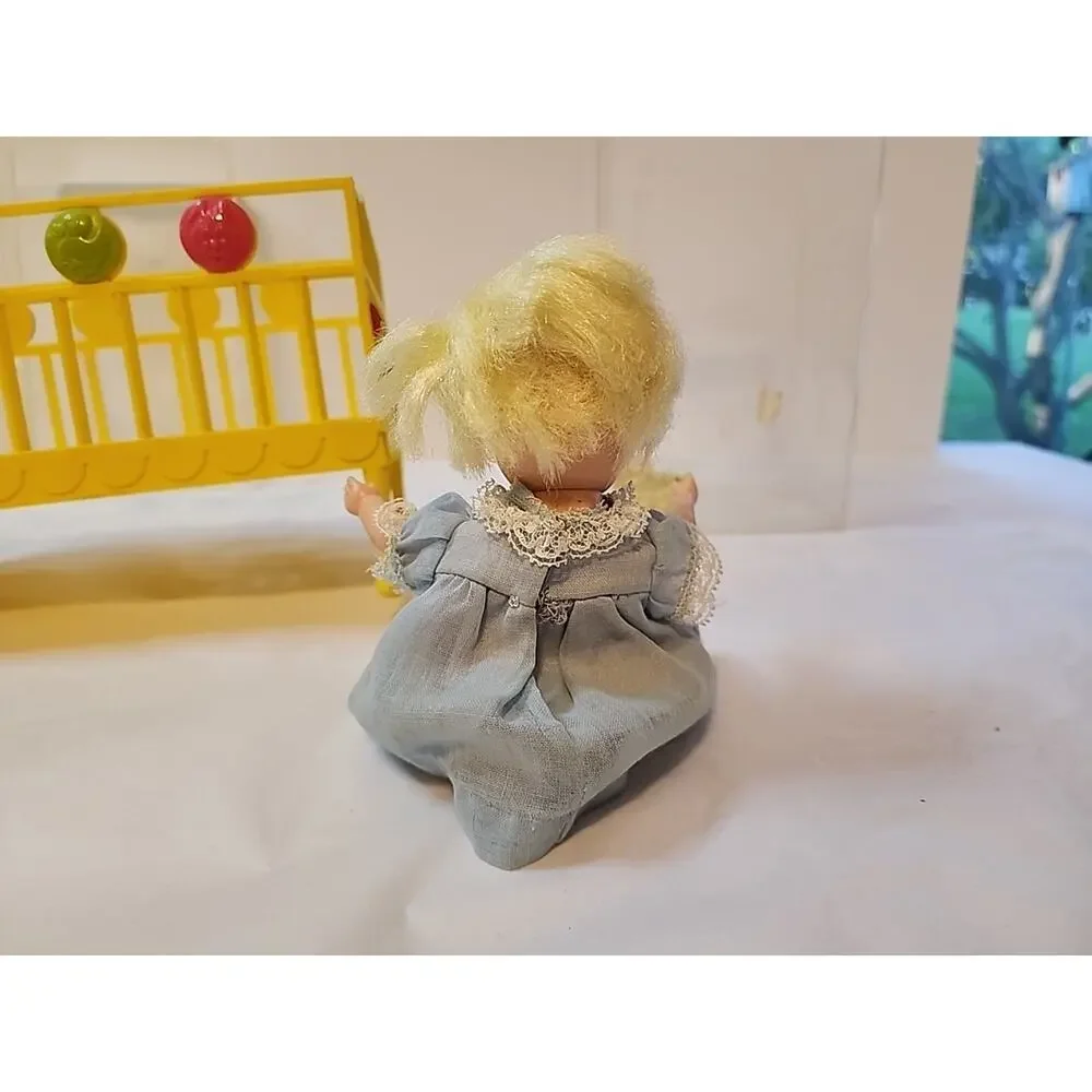 Vtg 1964 Suzy Cute Drink N Wet Doll Crib & Clear Case Topper